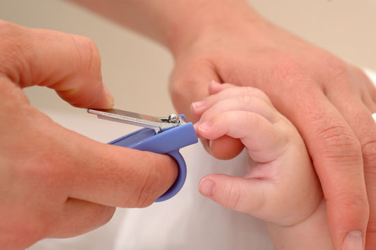 نکاتی درباره‌ی کوتاه کردن ناخن نوزادان
