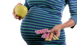 چرا باید در بارداری اسید فولیک بخوریم؟