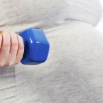 در چه مواردی زنان باردار نباید ورزش کنند؟