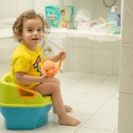 چه زمانی برای گرفتن کودک از پوشک مناسب است؟